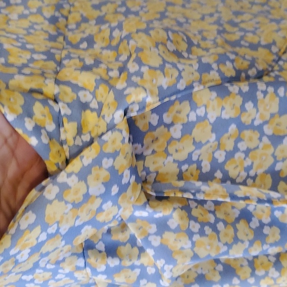 Pleione Sleeveless V-neck Twist Blouse In Dusty Blue Yellow Floral Size XS NWT - Picture 4 of 9